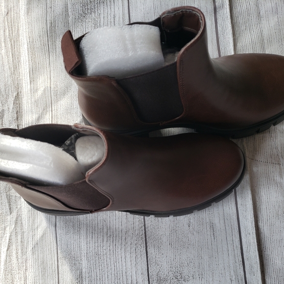 Brand new SODA lug sole Chelsea Ankle boot Chocolate brown Mid size 8.5 and 8 - Picture 2 of 7